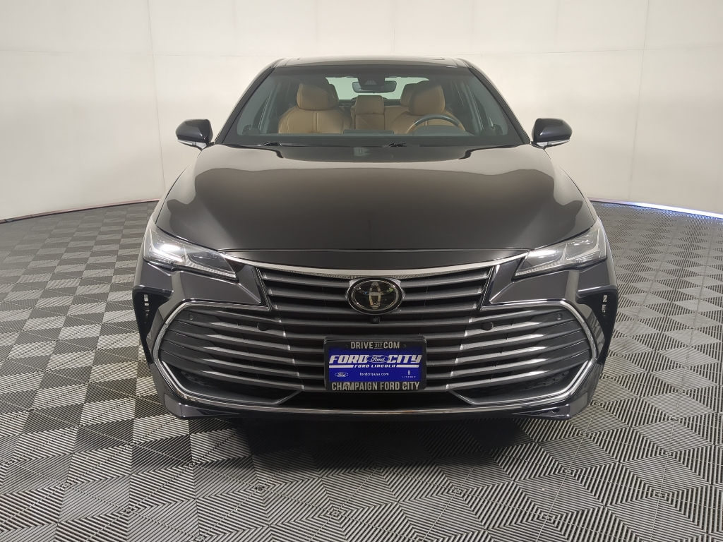 2020 Toyota Avalon Limited Hybrid photo 2