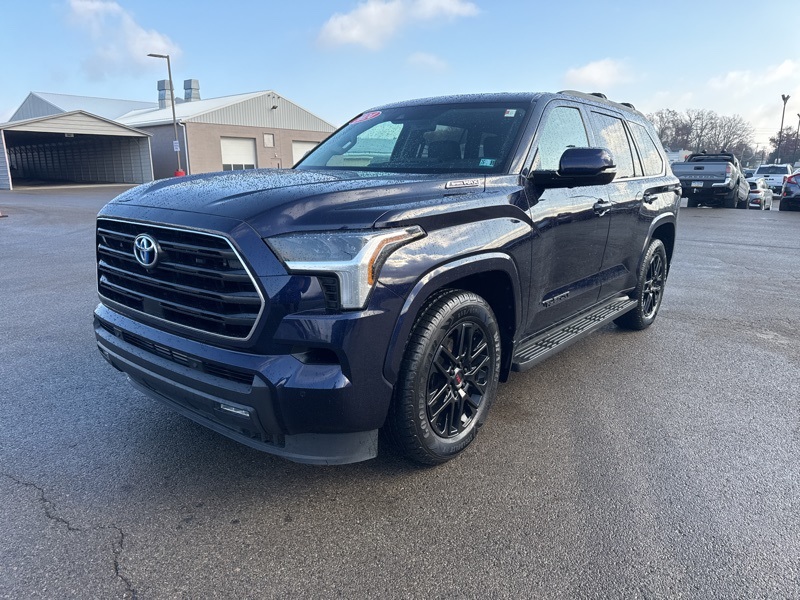 2024 Toyota Sequoia SR5 photo 3