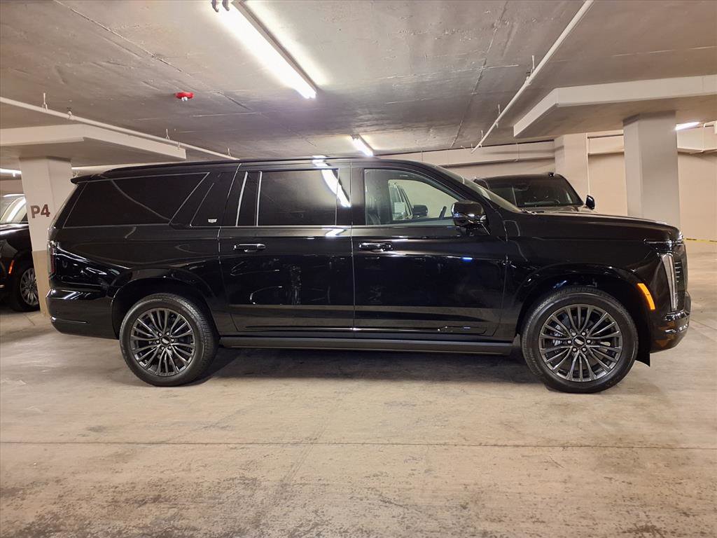 2025 Cadillac Escalade ESV Sport Platinum photo 4