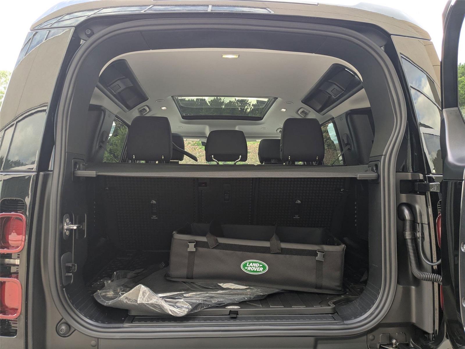 2025 Land Rover Defender 110 S photo 29