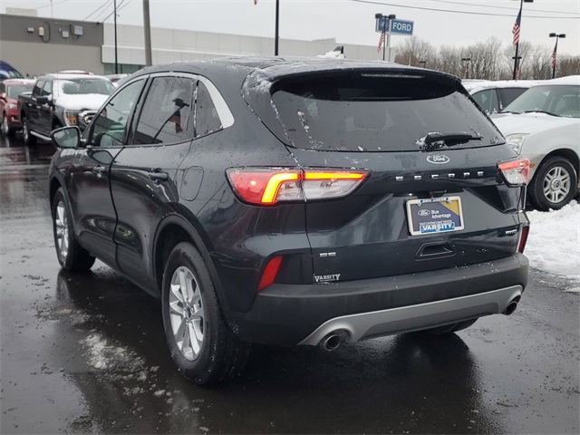 2022 Ford Escape SE photo 3