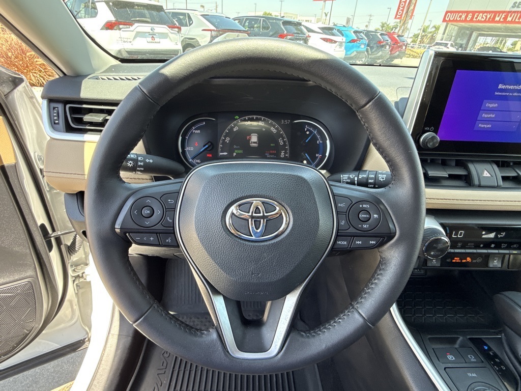 2023 Toyota RAV4 Hybrid XLE photo 20