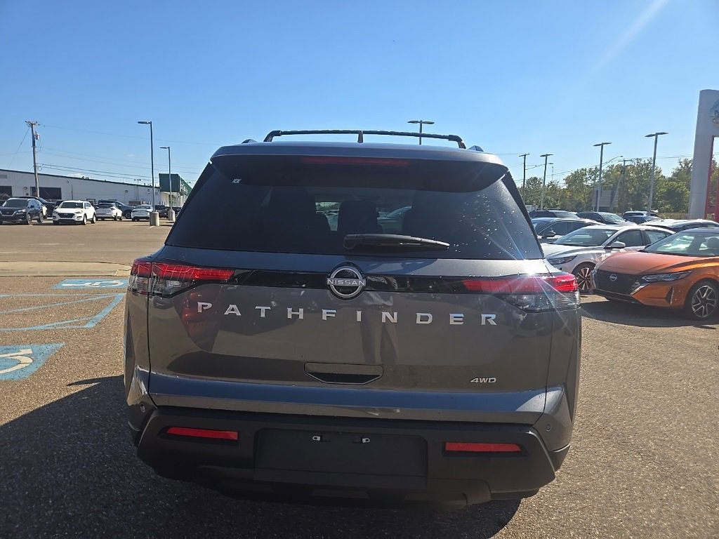 2025 Nissan Pathfinder SV photo 4