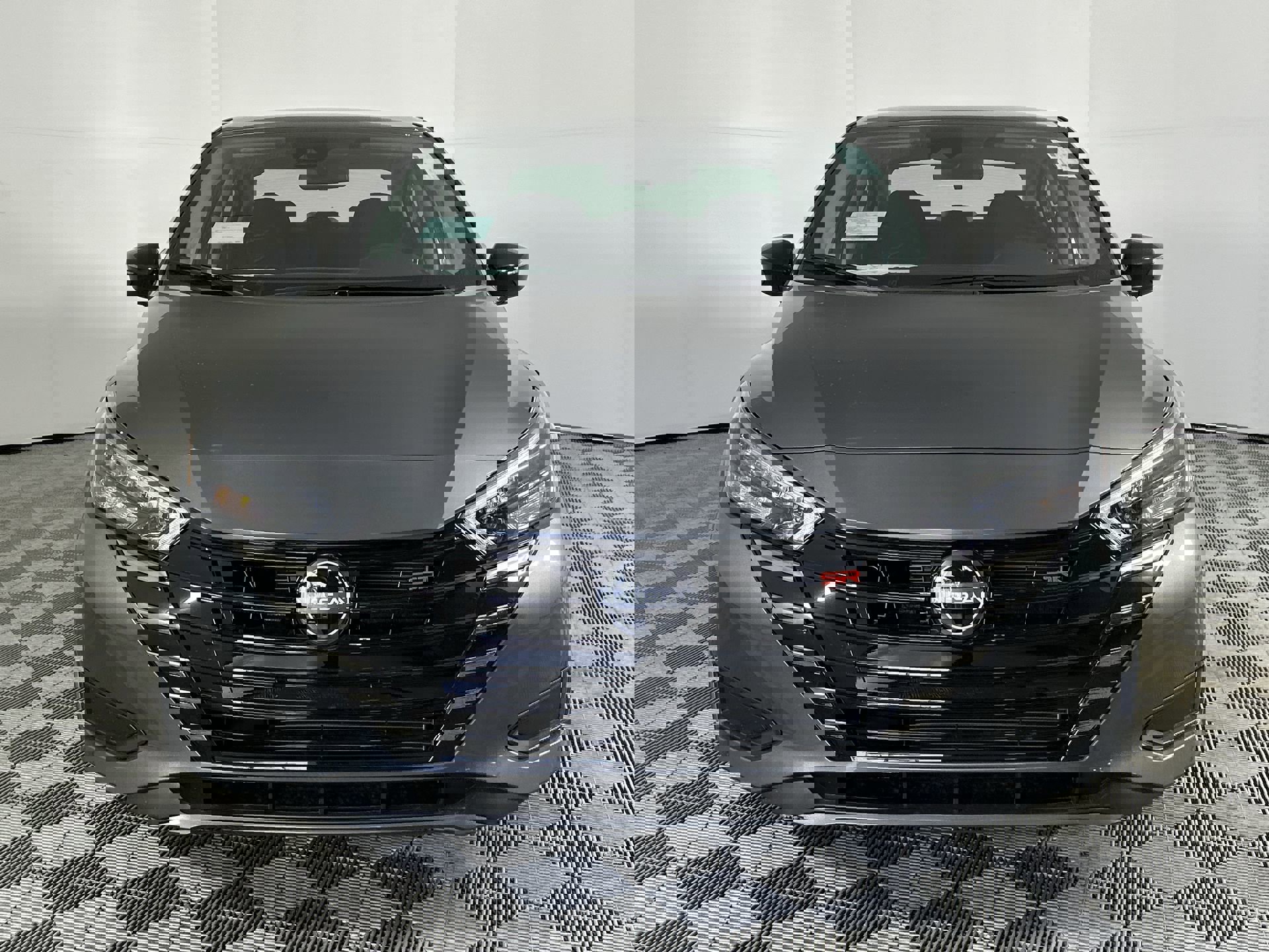 2025 Nissan Versa SR photo 2