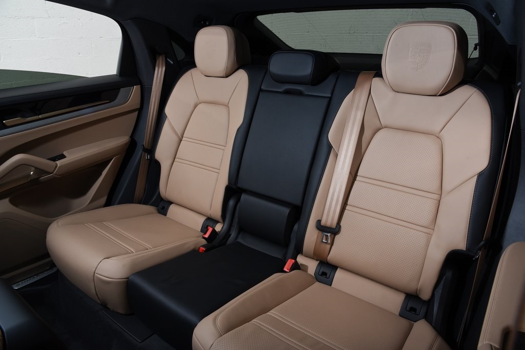 2025 Porsche Cayenne photo 25