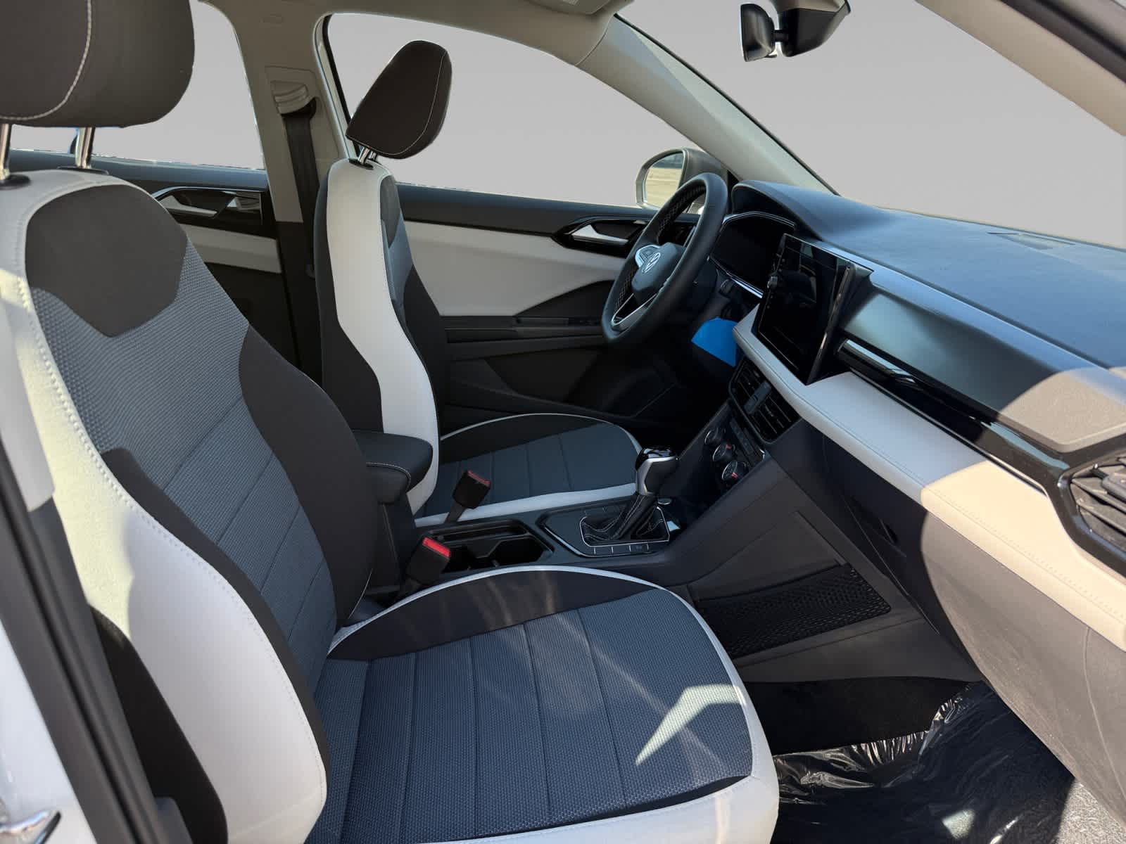 2025 Volkswagen Taos S photo 14