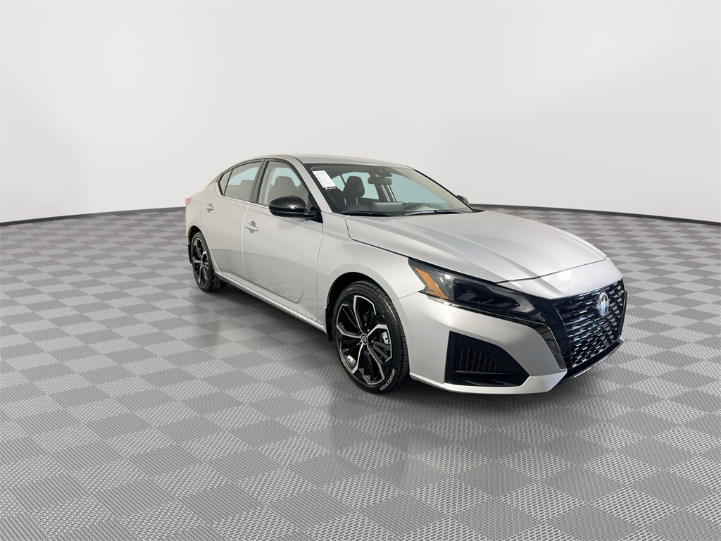 2025 Nissan Altima 2.5 SR photo 2