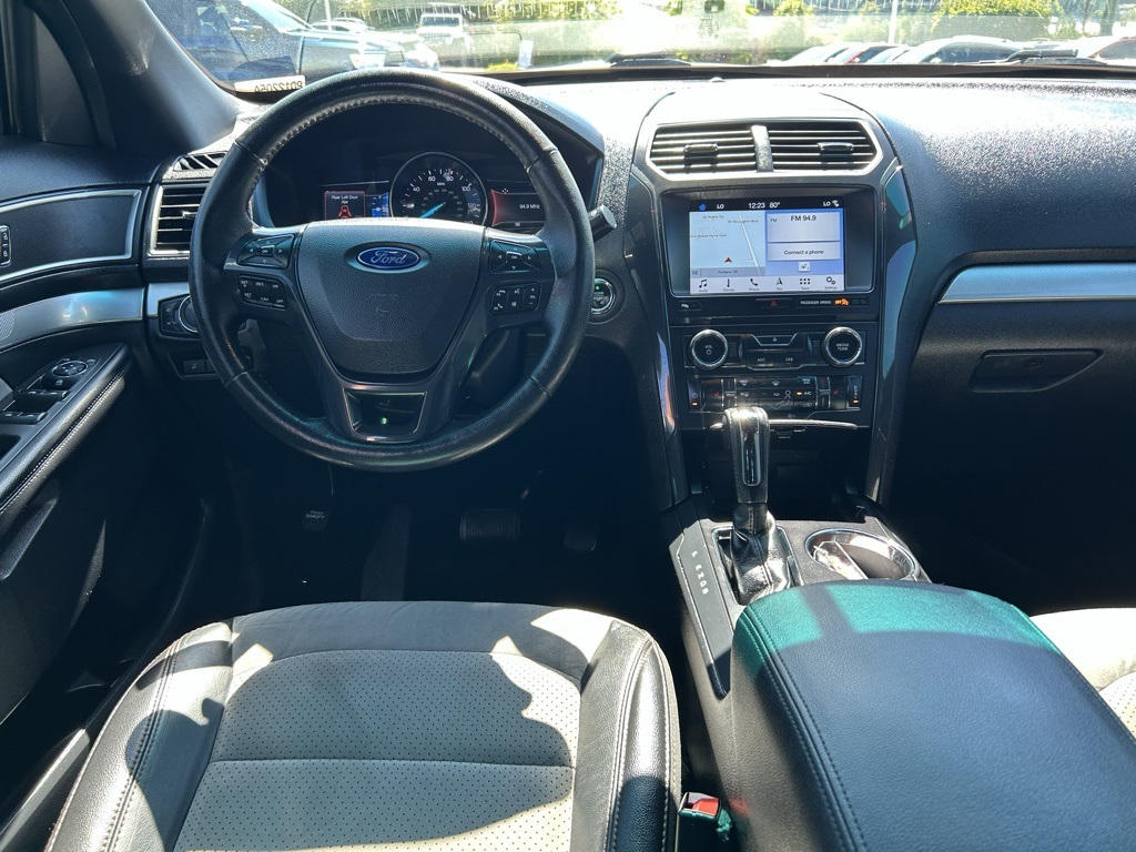 2017 Ford Explorer XLT photo 24