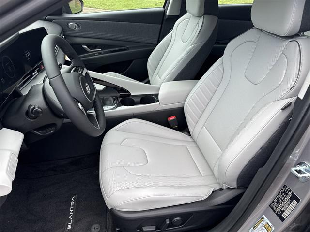 2025 Hyundai Elantra Hybrid Limited photo 9