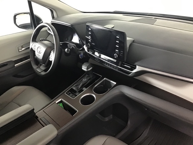 2021 Toyota Sienna XLE photo 20