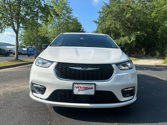 2025 Chrysler Pacifica photo 13