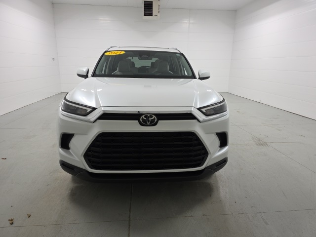 2024 Toyota Grand Highlander XLE photo 2