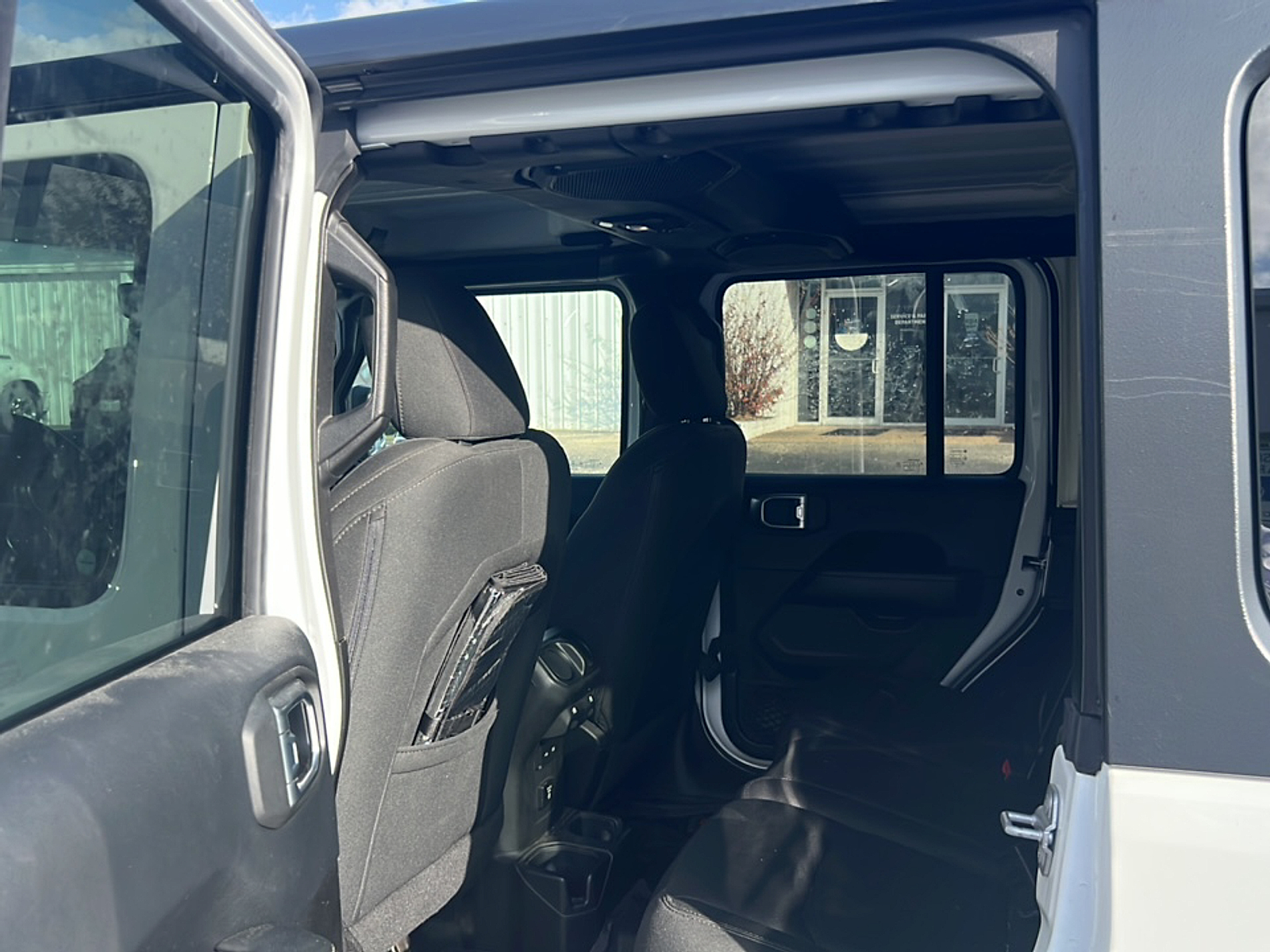 2018 Jeep Wrangler Unlimited Sahara photo 3