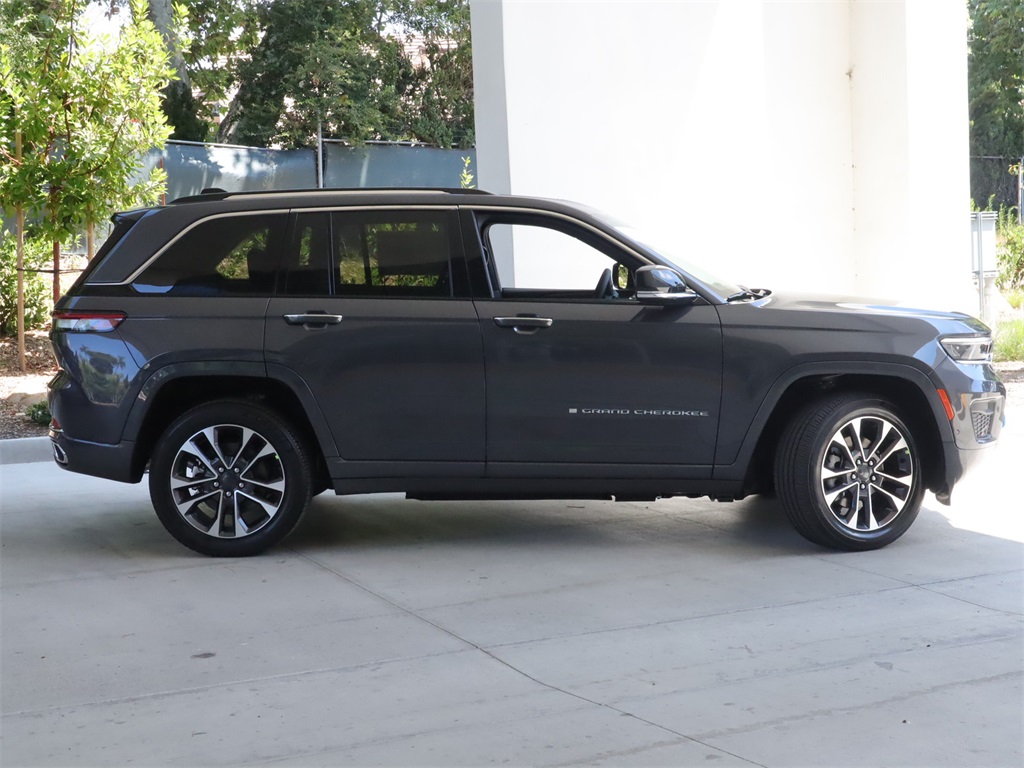 2023 Jeep Grand Cherokee Overland 4xe photo 4