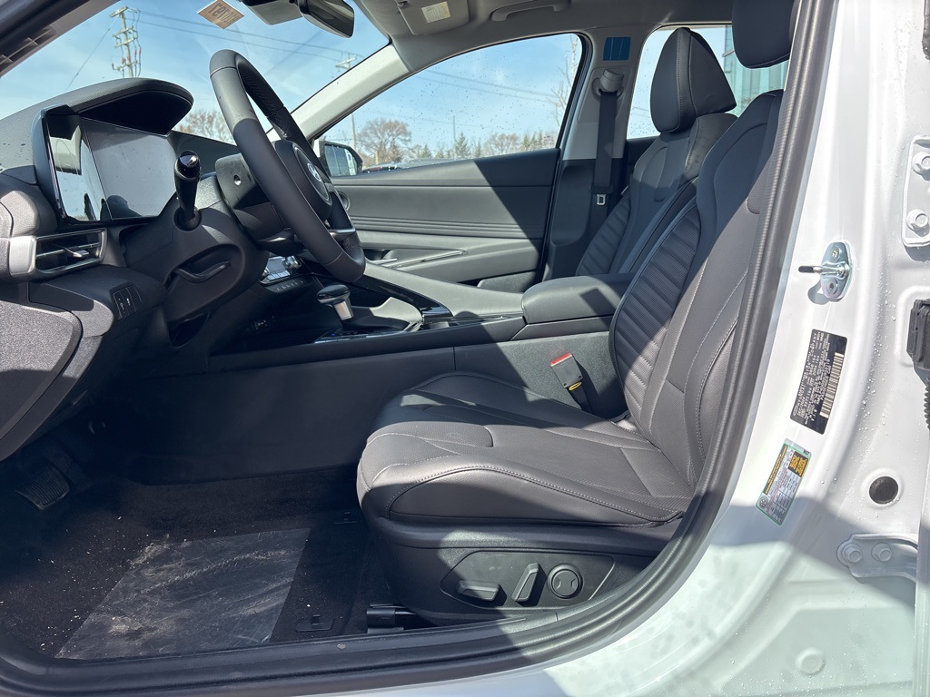 2025 Hyundai Elantra Limited photo 11