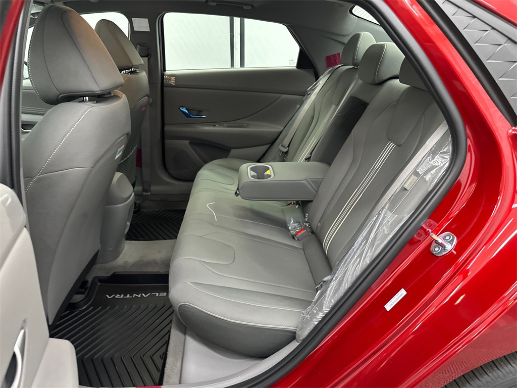 2025 Hyundai Elantra SEL Convenience photo 19