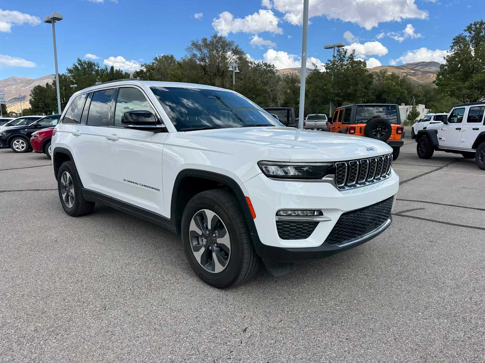 2024 Jeep Cherokee 4xe Sport photo 3