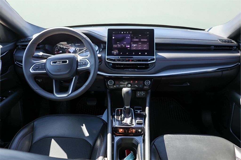 2024 Jeep Compass Trailhawk photo 8