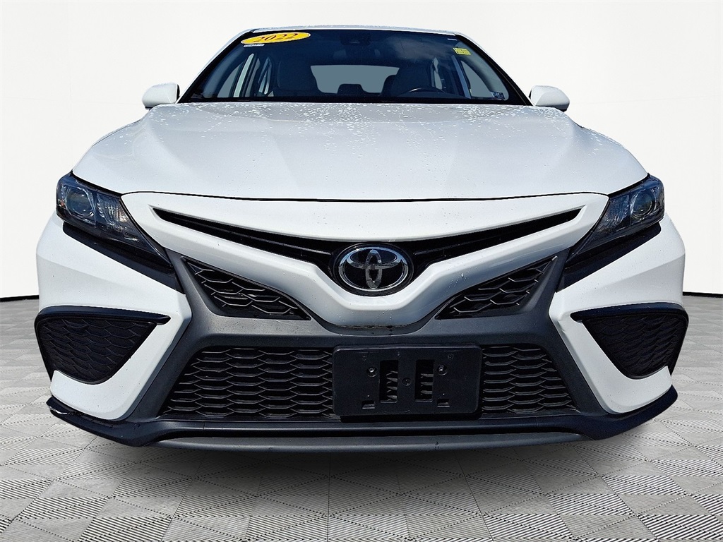2022 Toyota Camry SE photo 2