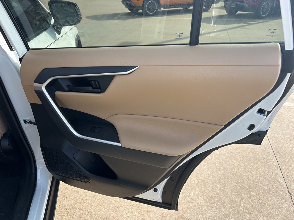 2021 Toyota RAV4 LE photo 22