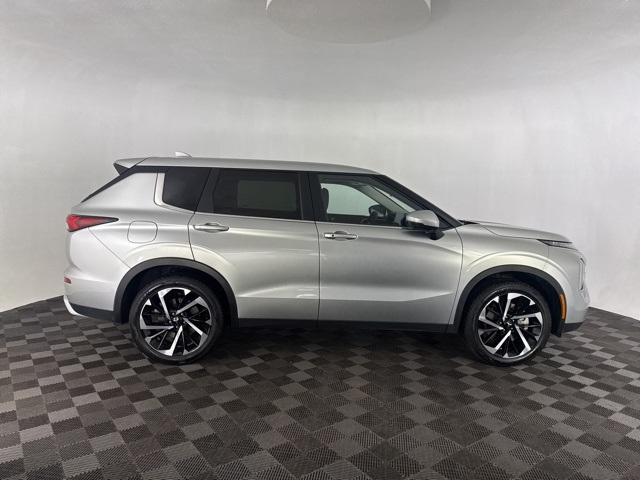2024 Mitsubishi Outlander SE photo 4