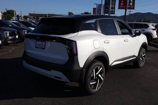 2025 Nissan Kicks SV photo 2