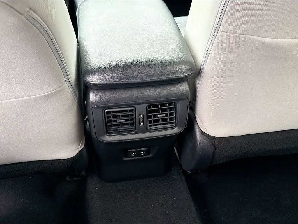 2020 Toyota RAV4 XLE photo 19