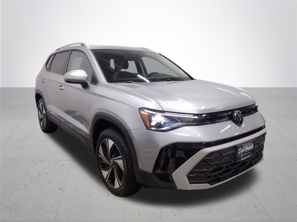 2025 Volkswagen Taos SE photo 3