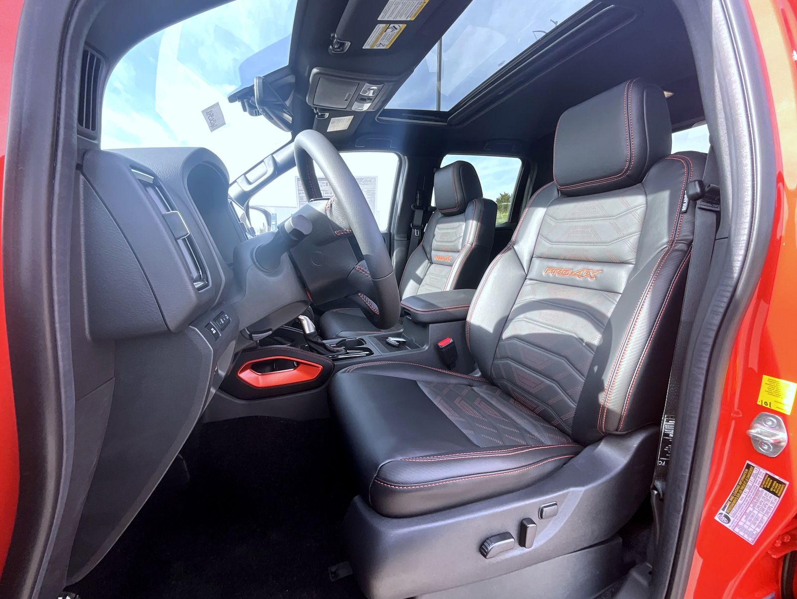 2025 Nissan Frontier PRO-4X photo 9
