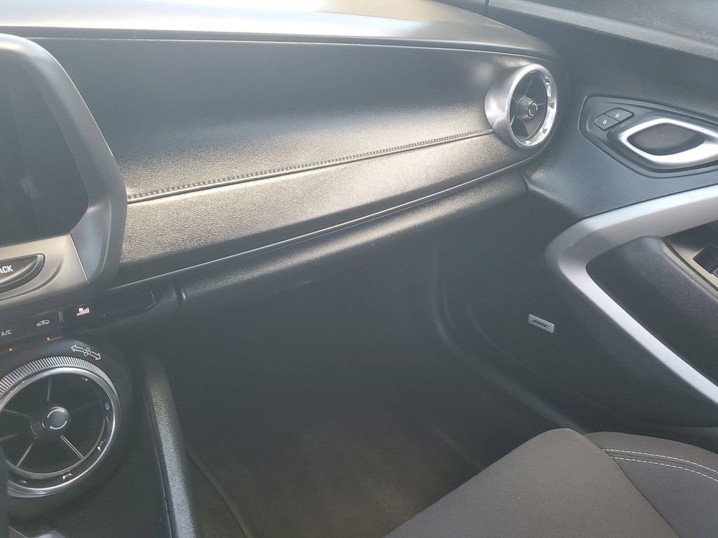 2018 Chevrolet Camaro 1LS 1LT photo 11
