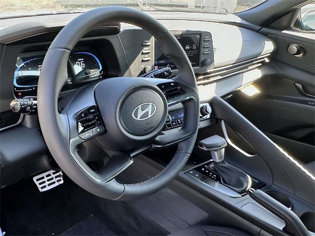 2025 Hyundai Elantra SEL Sport photo 2