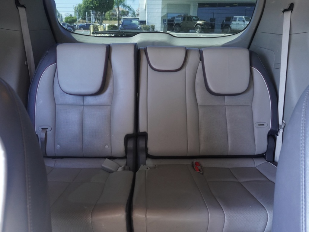2017 Kia Sedona LX photo 23