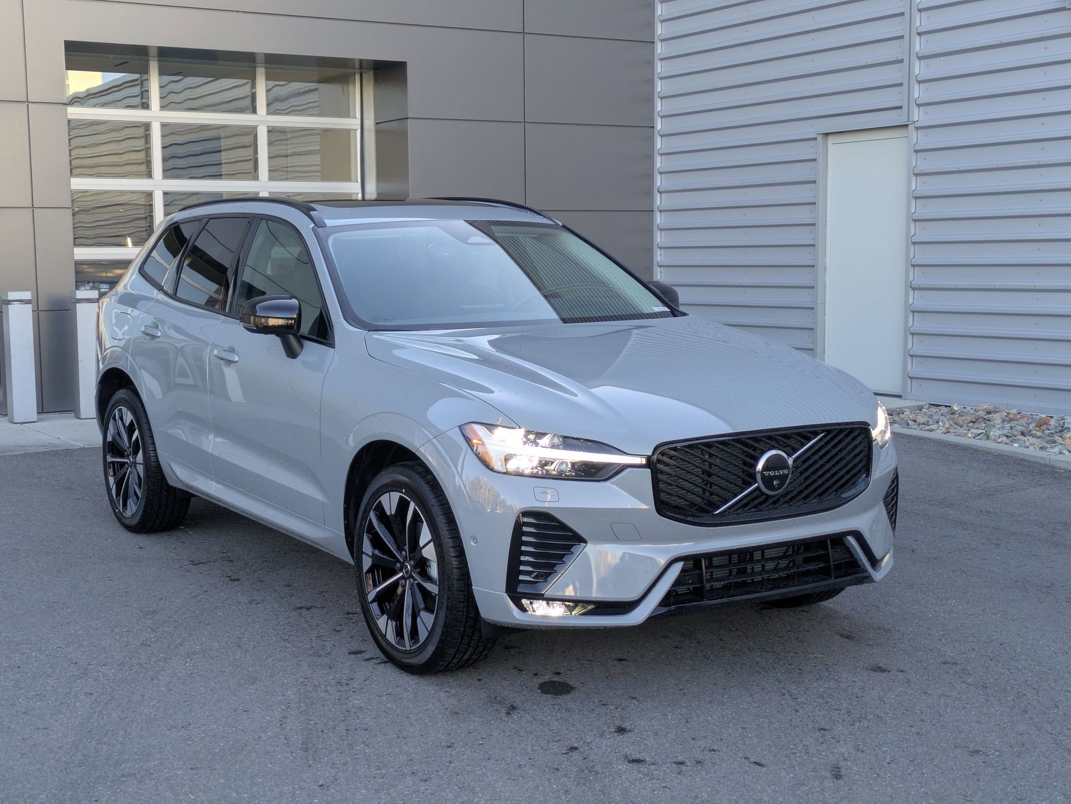 2026 Volvo XC60 Plus's photo