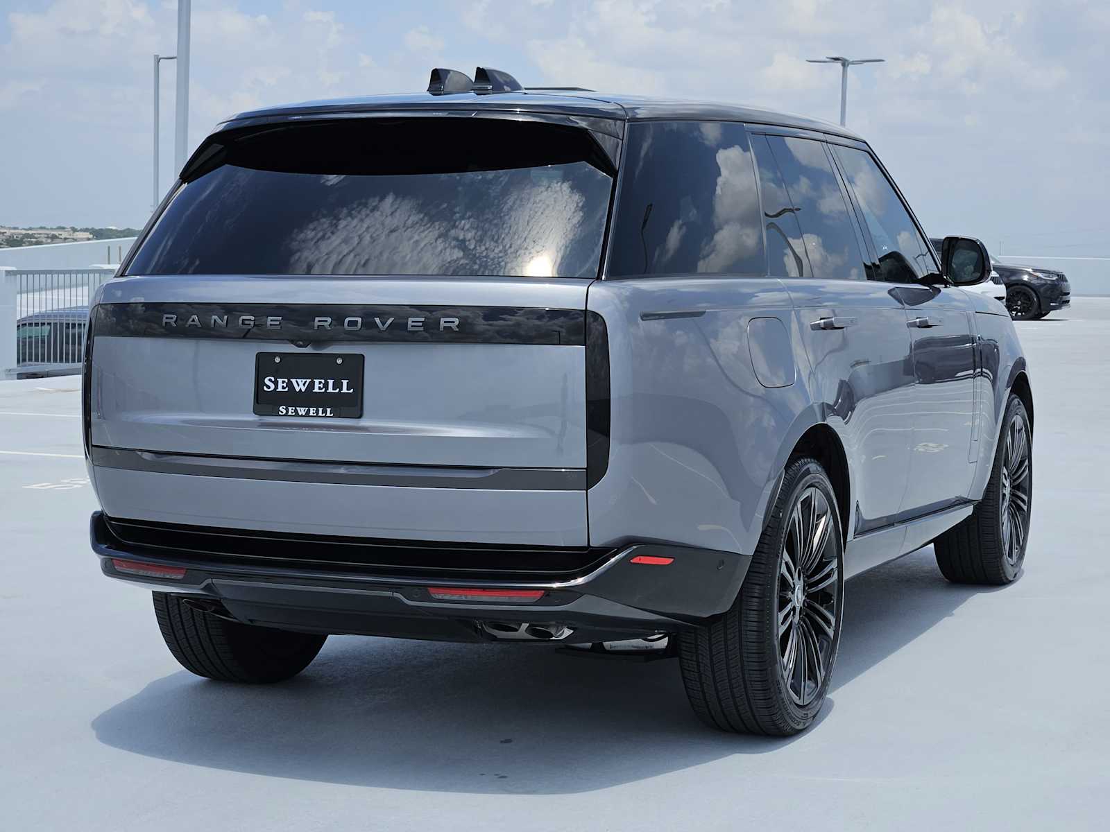 2025 Land Rover Range Rover SE photo 5
