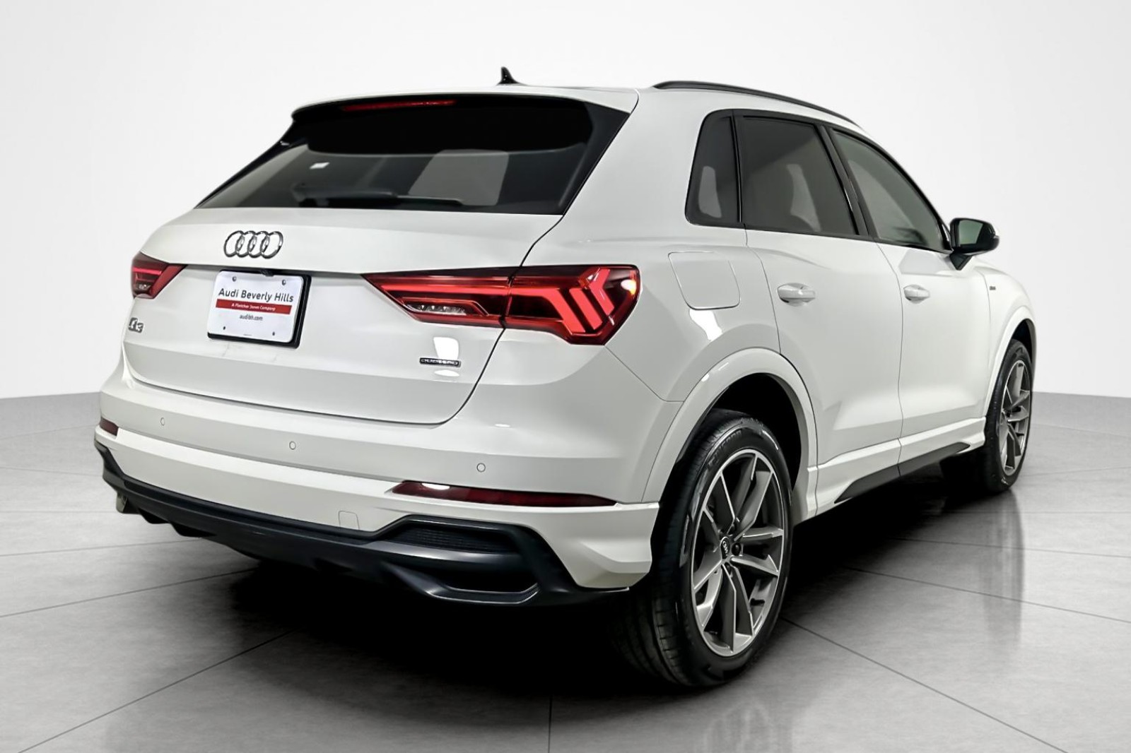 2022 Audi Q3 S line Premium 45 TFSI photo 4