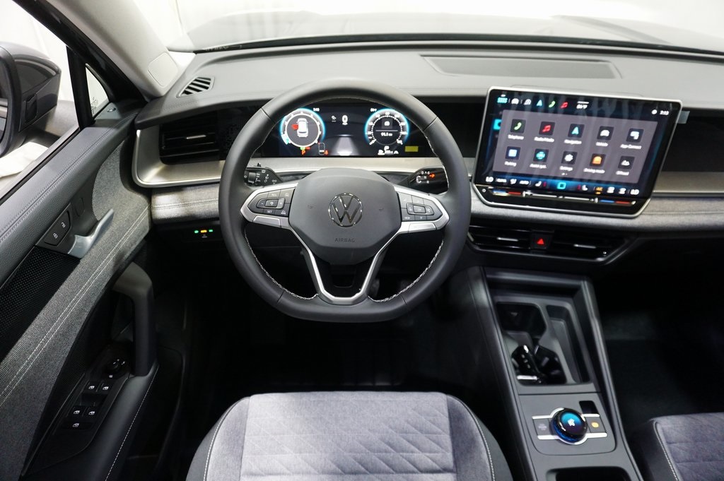 2025 Volkswagen Tiguan S photo 8
