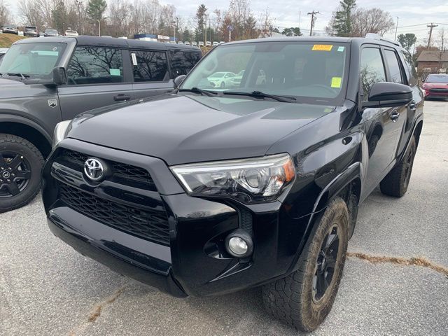 2017 Toyota 4Runner SR5 photo 3