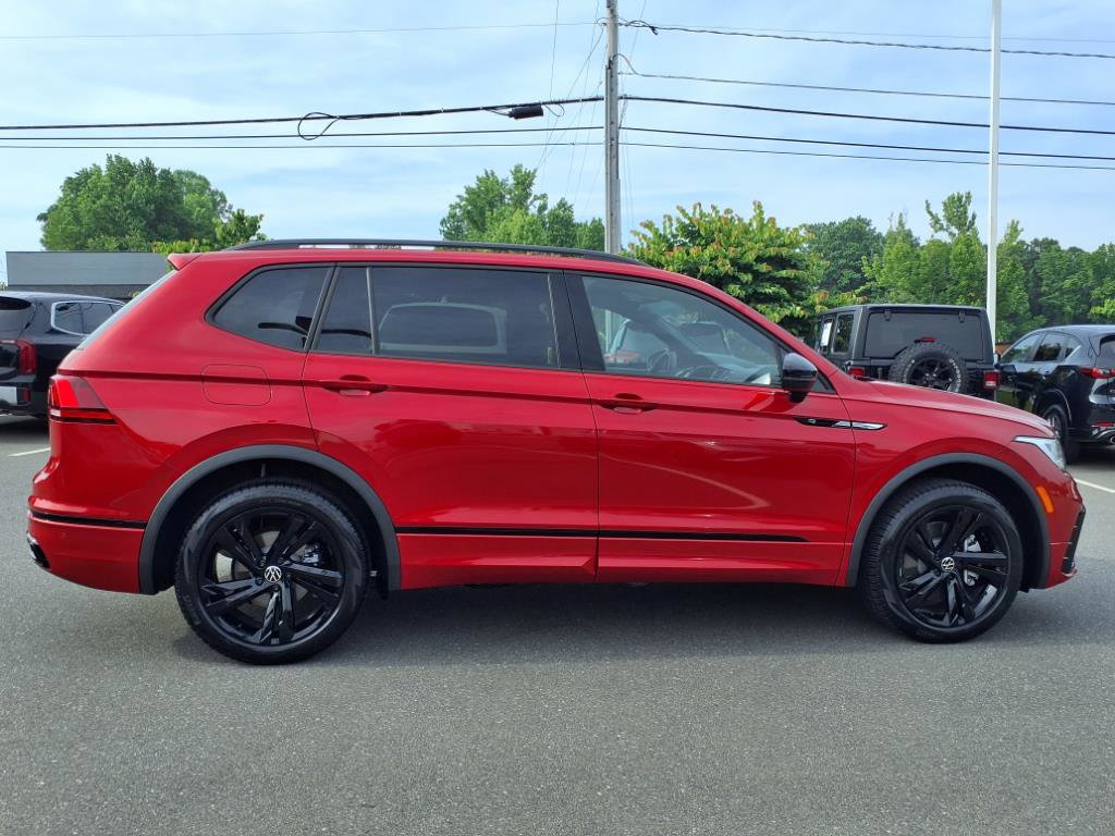 2024 Volkswagen Tiguan SE R-Line Black photo 17