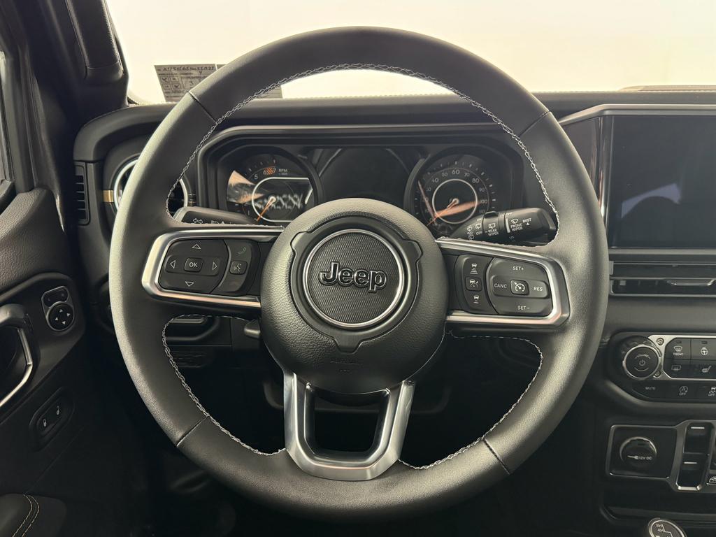 2025 Jeep Wrangler Sahara photo 32
