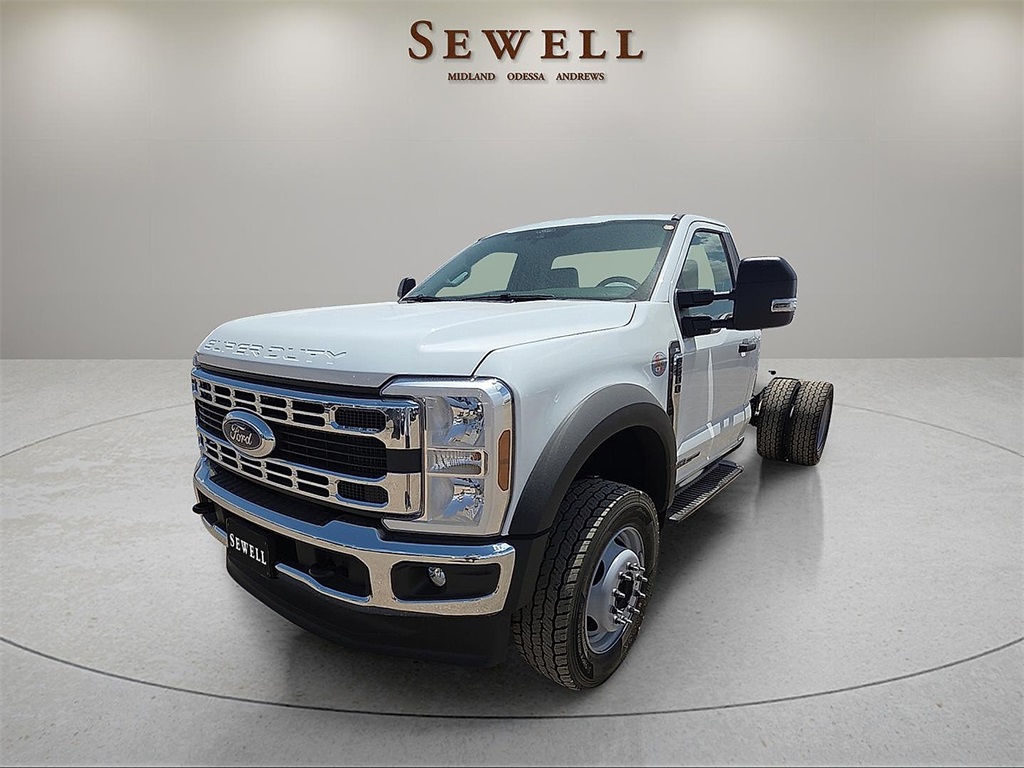 2025 Ford F-600 Super Duty Chassis Cab XL's photo
