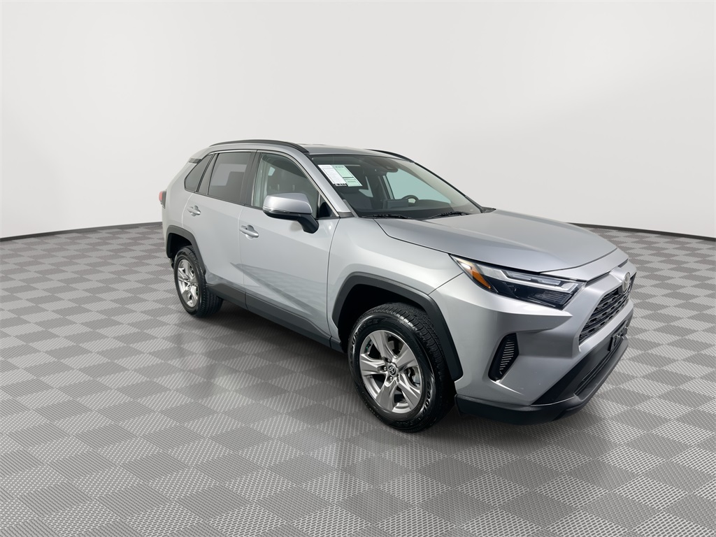 2023 Toyota RAV4 XLE photo 2