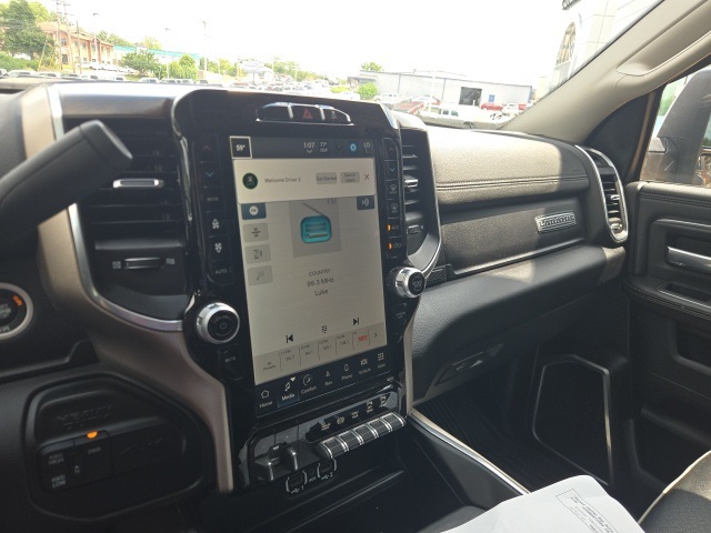 2024 Ram 3500 Laramie photo 13