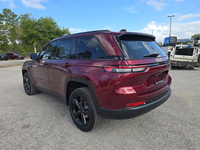 2025 Jeep Grand Cherokee Limited photo 2