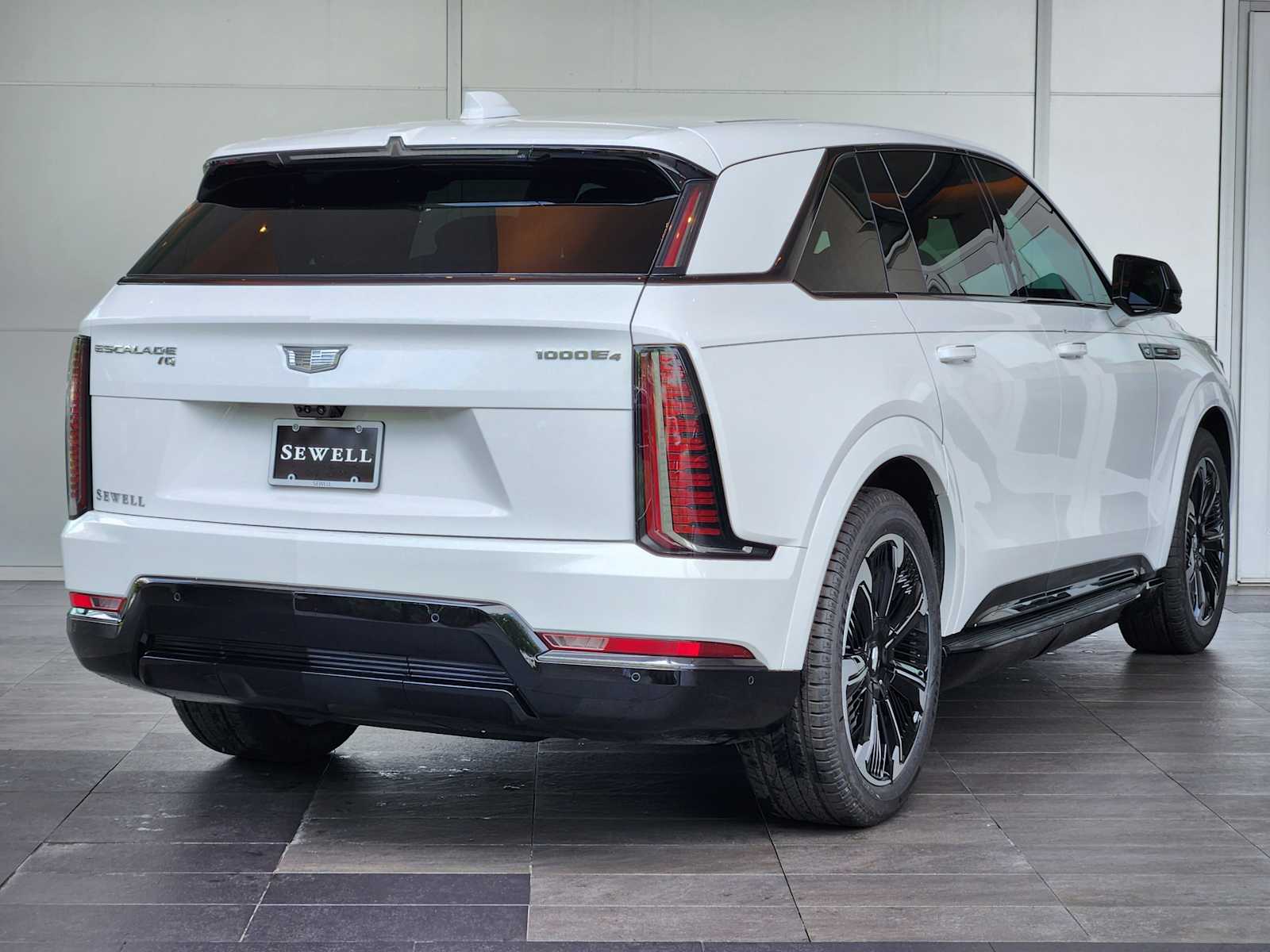 2025 Cadillac Escalade IQ Sport photo 3