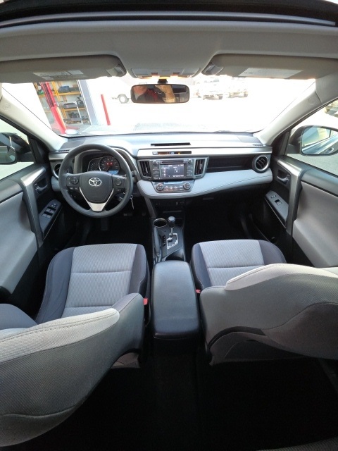 2015 Toyota RAV4 XLE photo 16