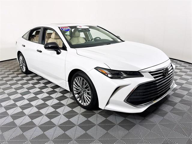 2019 Toyota Avalon Limited's photo