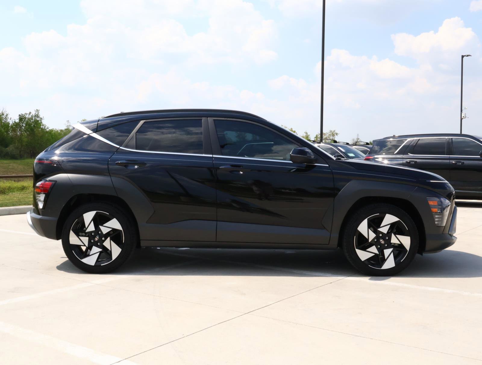 2025 Hyundai Kona Limited photo 4