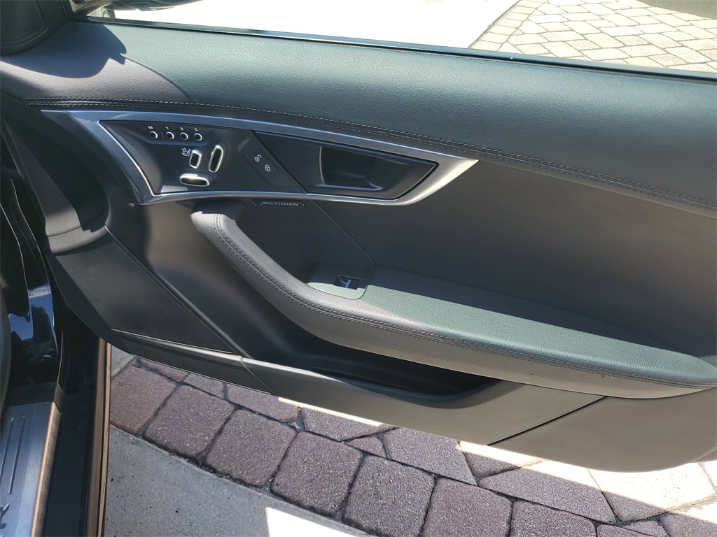 2018 Jaguar F-TYPE Base photo 9