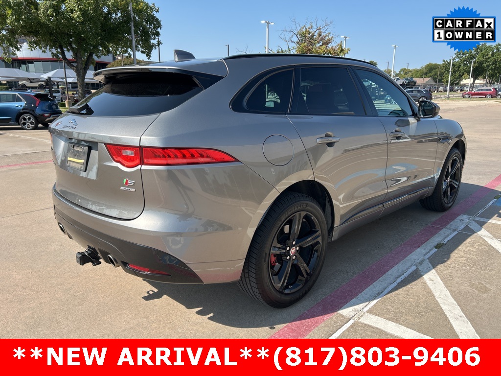2019 Jaguar F-PACE S photo 3