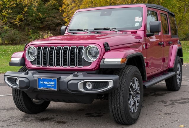 2024 Jeep Wrangler Sahara photo 2